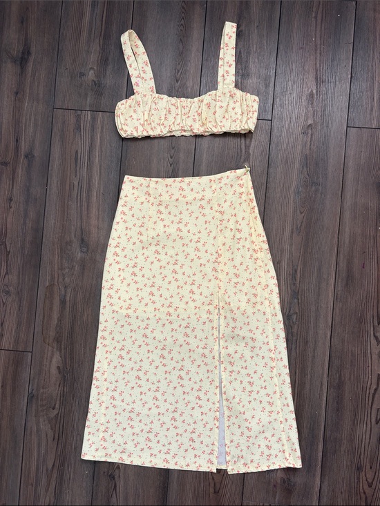 Princess Polly Dresses & Skirts - Princess Polly Women's Cream Floral Midi Skirt and top set - Floral Print